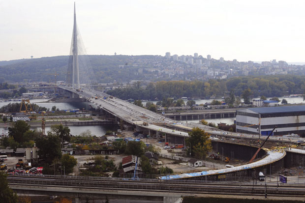 Трамвајем преко Моста на Ади
